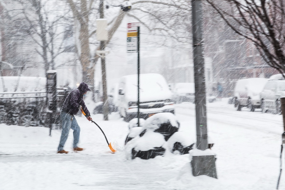 Tuyết phủ trắng xóa đường phố New York ngày 26/1. (Nguồn: THX/TTXVN)