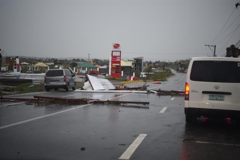 Cảnh tan hoang do bão Mangkhut gây ra ở thành phố Tuguegrao, tỉnh Cagayan. (Nguồn: AP)