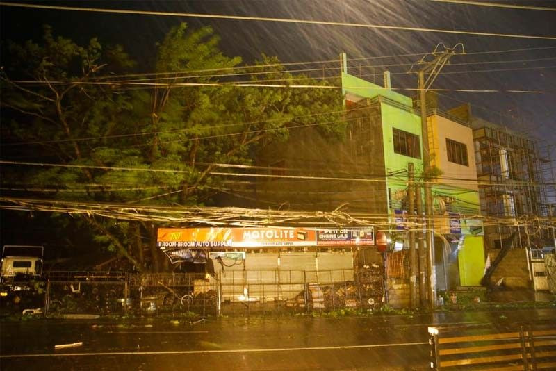 Bão Mangkhut gây mưa to, gió lớn ở thành phố Tuguegrao, tỉnh Cagayan. (Nguồn: AP)