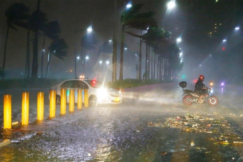 Bão Mangkhut gây mưa to, gió lớn ở thành phố Tuguegrao, tỉnh Cagayan. (Nguồn: AP)