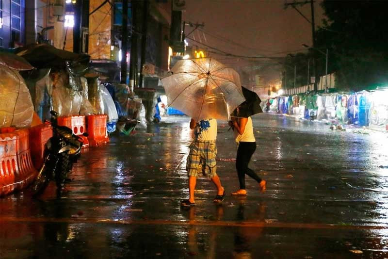 Bão Mangkhut gây mưa to, gió lớn ở thành phố Tuguegrao, tỉnh Cagayan. (Nguồn: AP)