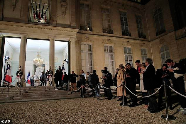 Tổng thống Pháp Emmanuel Macron tuyên bố một ngày quốc tang sẽ diễn ra vào thứ Hai 30/9. (Nguồn: AP)