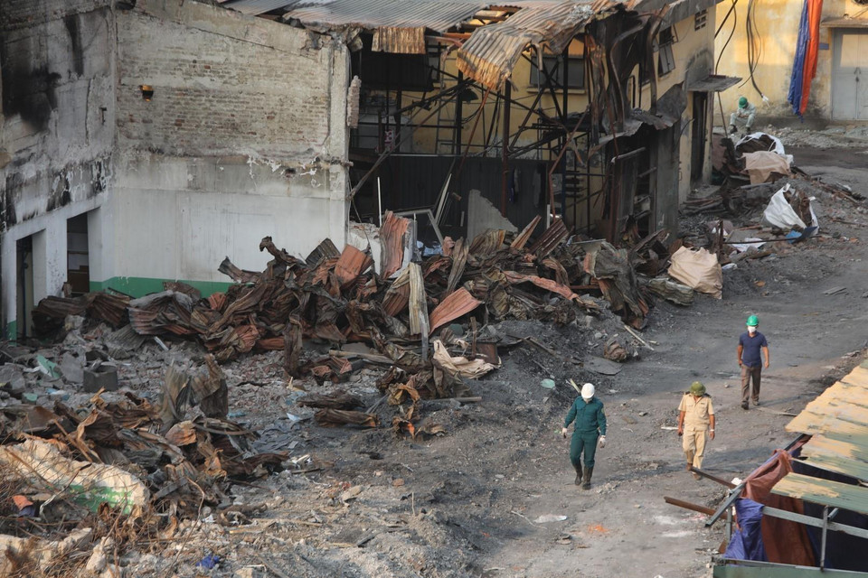 Toàn cảnh Công ty Cổ phần bóng đèn phích nước Rạng Đông sau khi Công ty Cổ phần Môi trường đô thị và công nghiệp 10 (Urenco 10) tiến hành tẩy độc. (Ảnh: Thành Đạt/TTXVN)