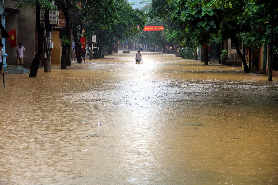 100 hộ dân ở tổ 25 phường Minh Tân, thành phố Yên Bái bị ảnh hưởng bởi ngập úng. (Ảnh: Thế Duyệt/TTXVN) 