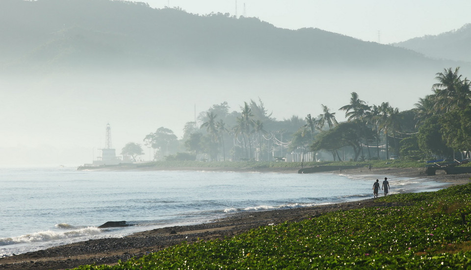 Bờ biển dài ngập tràn ánh nắng ở thủ đô Dili. (Ảnh: PV/Vietnam+)