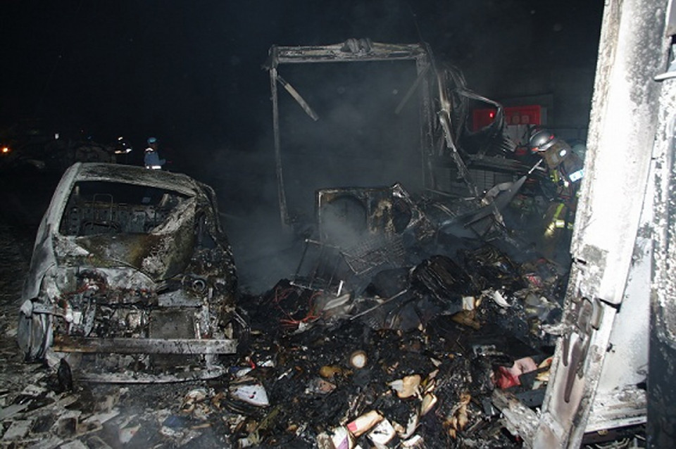 Giao thông bên ngoài đường hầm đã ùn tắc nghiêm trọng. (Nguồn: AFP/TTXVN)