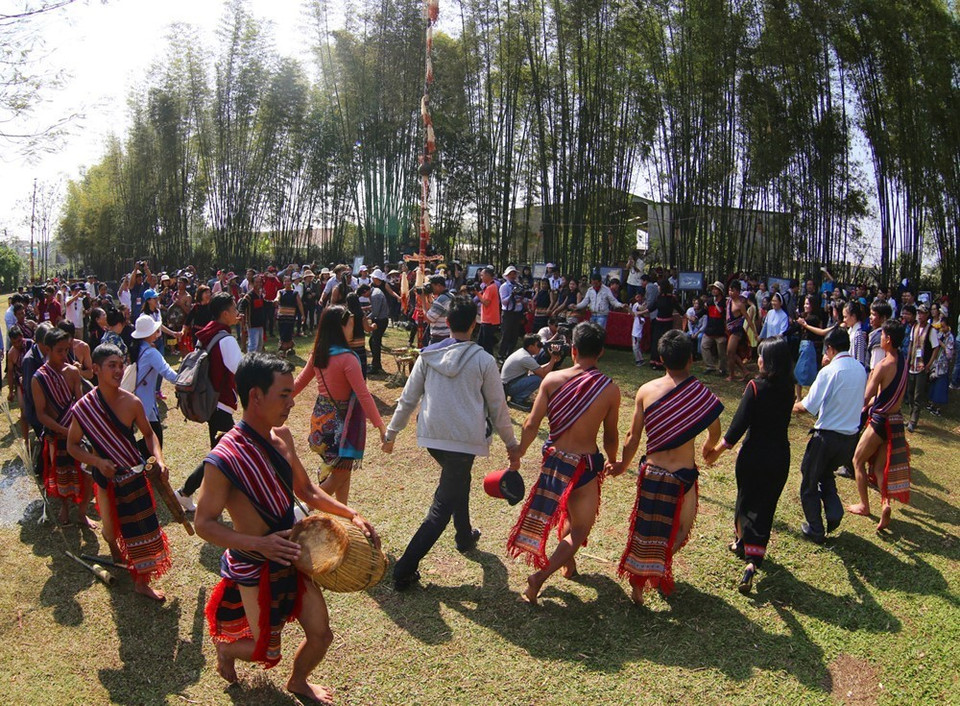  Đây là dịp để đồng bào Xơ Đăng cùng nhau gìn giữ và phát huy các giá trị văn hóa truyền thống, gìn giữ nguồn nước sạch, môi trường tự nhiên. (Ảnh: Dương Giang/TTXVN)