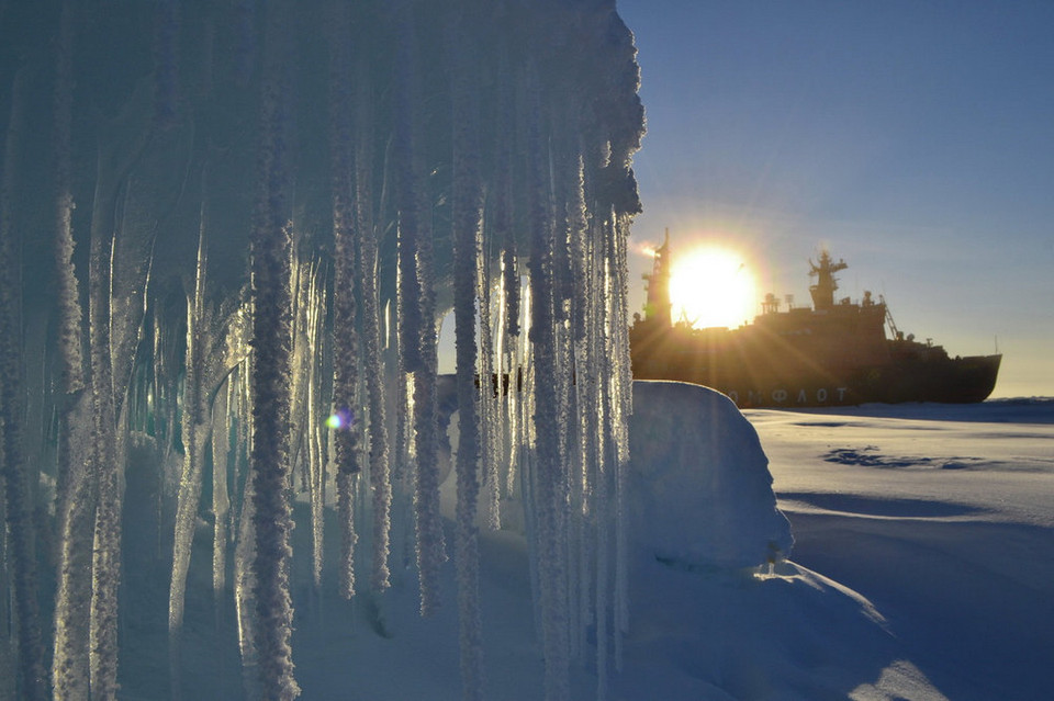 Viên thanh tra trông giữ tàu tại SP 1. (Nguồn: sputniknews)