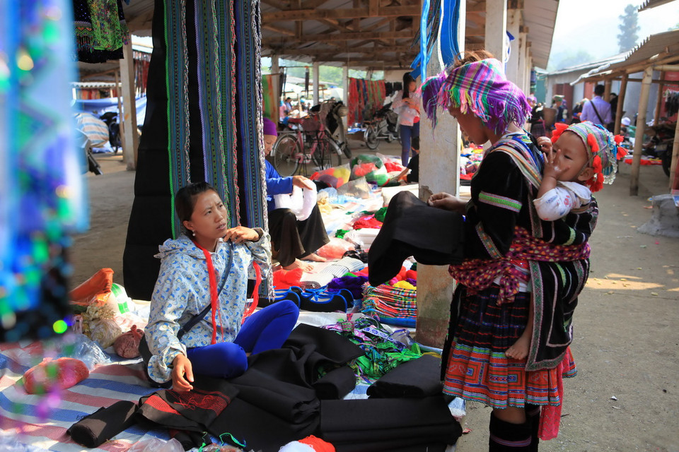 Vải là sản phẩm được nhiều bà con lựa chọn. (Ảnh: Lê Hữu Quyết/TTXVN)