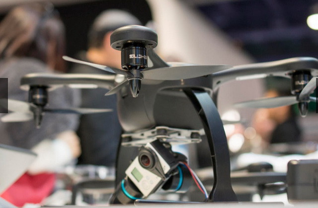 EHang Ghost được gắn máy ảnh hoặc camera dùng để chụp hay ghi hình từ trên cao. Thiết bị này có thể được điều khiển bằng điện thoại di động hoặc máy tính bảng.