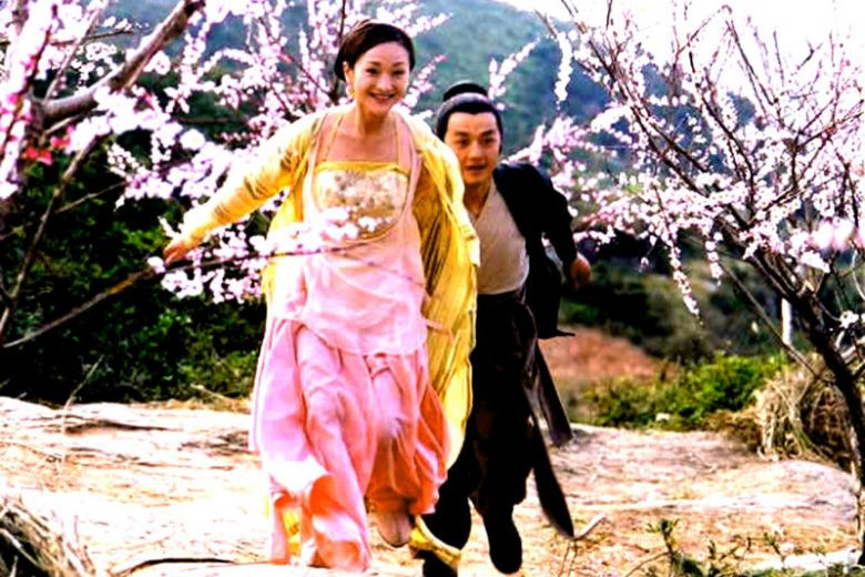 Bản Anh hùng Xạ điêu do Trung Quốc thực hiện năm 2003 với Châu Tấn và Lý Á Bằng