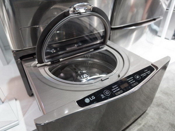 Máy giặt hai lồng giặt thông minh, kết nối di động của LG.