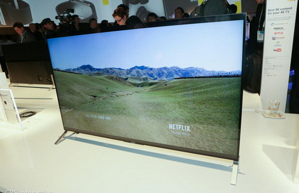 Bên cạnh các mẫu tivi cỡ bự thì còn có mẫu tivi siêu mỏng. Sony X900C hiện là mẫu tivi mỏng nhất thế giới, với độ mỏng chỉ 0,2 inch.