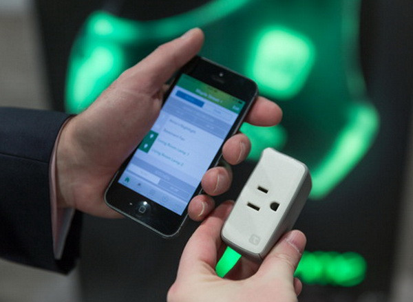 iHome Smart Plug, thiết bị sạc điện không dây nền tảng HomeKit của Apple.