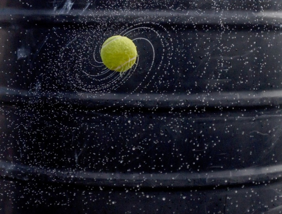 Quả bóng tennis. (Nguồn: brightside)