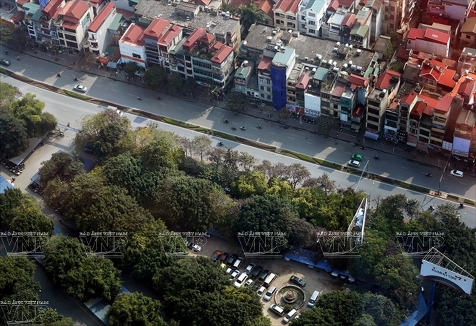 Những hàng cây xanh được trồng bên những dãy nhà cao tầng ở Kim Mã.