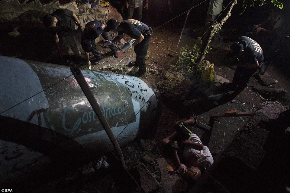 Nhà nhân quyền Jose Manuel Diokno cảnh báo chiến dịch của Tổng thống Duterte đang châm ngòi cho một làn sóng bạo lực vượt ra ngoài tầm kiểm soát và tạo ra một cuộc gia không có xét xử. (Nguồn: Dailymail)