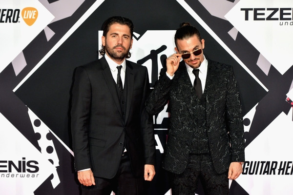 Hai anh chàng DJ số 1 thế giới của nhóm Dimitri Vegas &amp; Like Mike cùng chọn phong cách suit lịch lãm