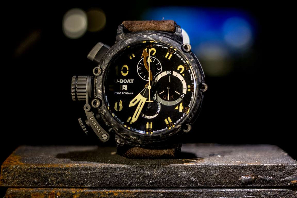 Chiếc đồng hồ U-Boat Chimera 48 Carbonio được thiết kế bởi Italo Fontana. Nó có giá khoảng 10.000 bảng. Dù có vẻ ngoài hầm hố những chiếc đồng hồ này lại khá nhẹ khi được làm từ những sợi carbon. (Nguồn: Pocket-lint)