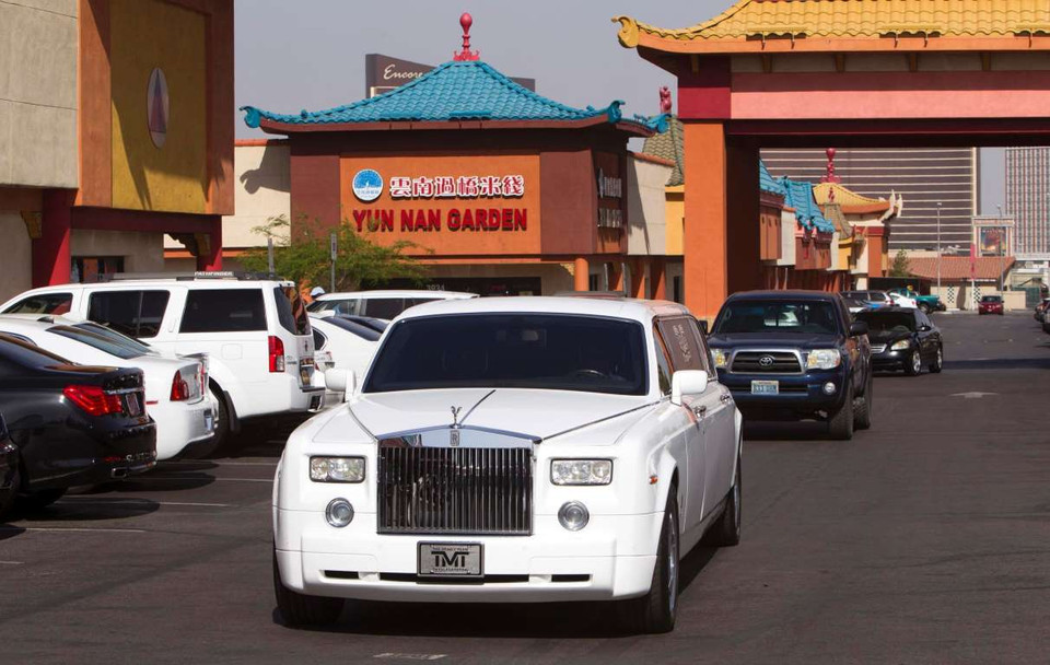 Võ sỹ người Mỹ Floyd Mayweather Jr có thể dễ dàng sắm cho mình chiếc Rolls-Royce Phantom với tài sản khổng lồ 272 triệu bảng. (Nguồn: Reuters)