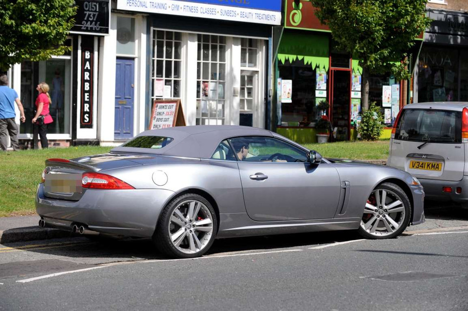 Jaguar XKR của Steven Gerrard. (Nguồn: Rex)