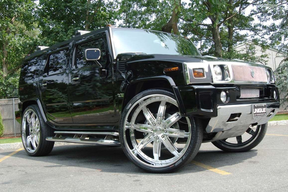 Ngôi sao bóng rổ LeBron James đang khoác áo Cleveland Cavaliers sở hữu tổng tài sản lên tới 250 triệu bảng. Chiếc Hummer H2 của James. (Nguồn: Business Wire)