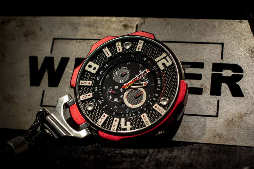 Chiếc đồng hồ Welder K41 có thiết kế mang tính hiện đại mang phong cách của Italo Fontana. (Nguồn: Pocket-lint)