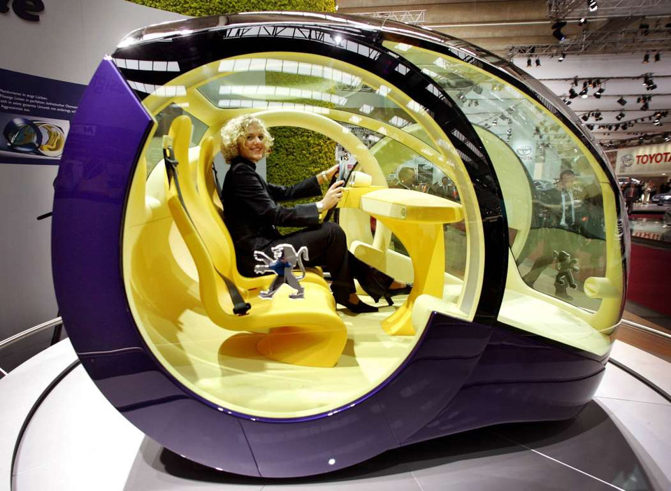 Chiếc xe Peugeot Moovie đến từ tương lai này được giới thiệu ở triển lãm ôtô Frankfurt 2005. (Nguồn: AP)