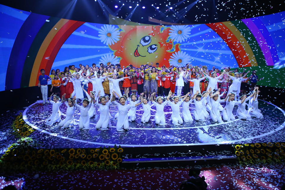  Tiết mục biểu diễn của thiếu nhi ASEAN trong đêm khai mạc. (Ảnh: Minh Quyết/TTXVN)