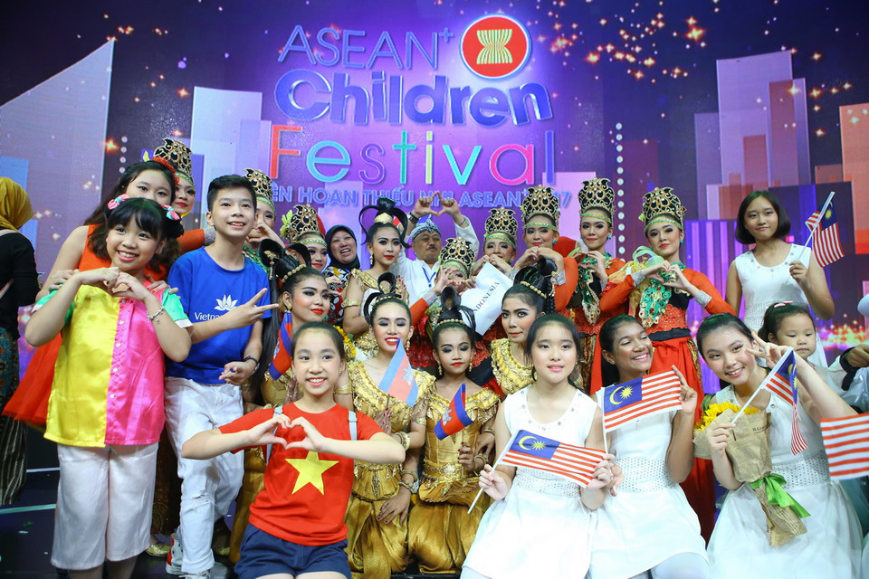  Tiết mục biểu diễn của thiếu nhi ASEAN trong đêm khai mạc. (Ảnh: Minh Quyết/TTXVN)