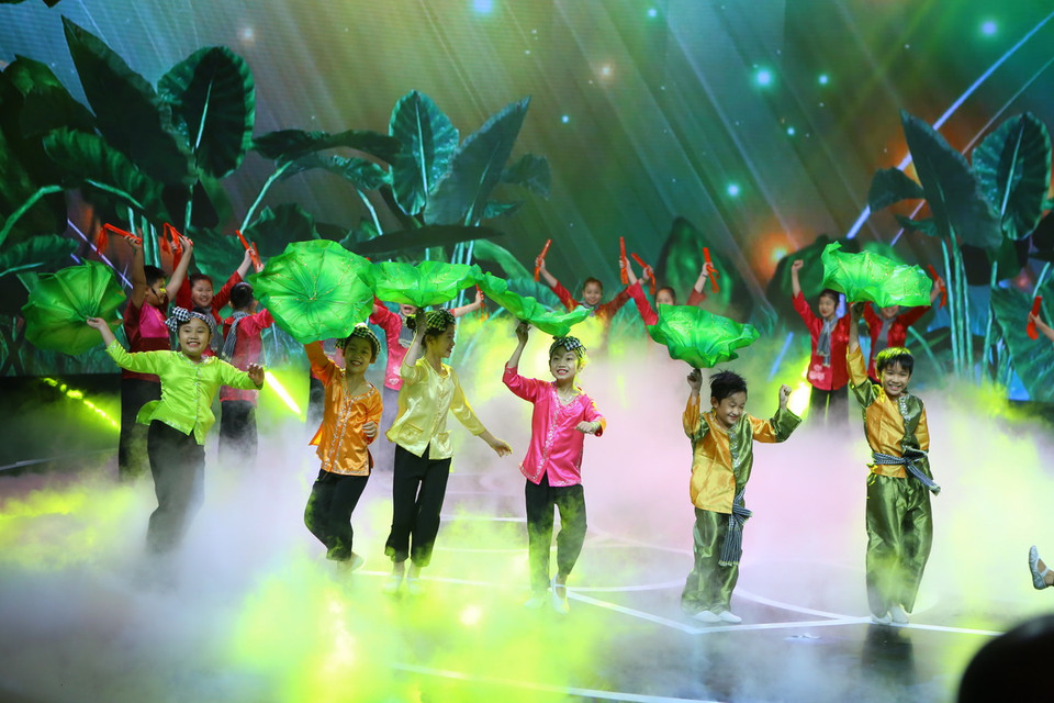 Tiết mục biểu diễn của thiếu nhi ASEAN trong đêm khai mạc. (Ảnh: Minh Quyết/TTXVN)