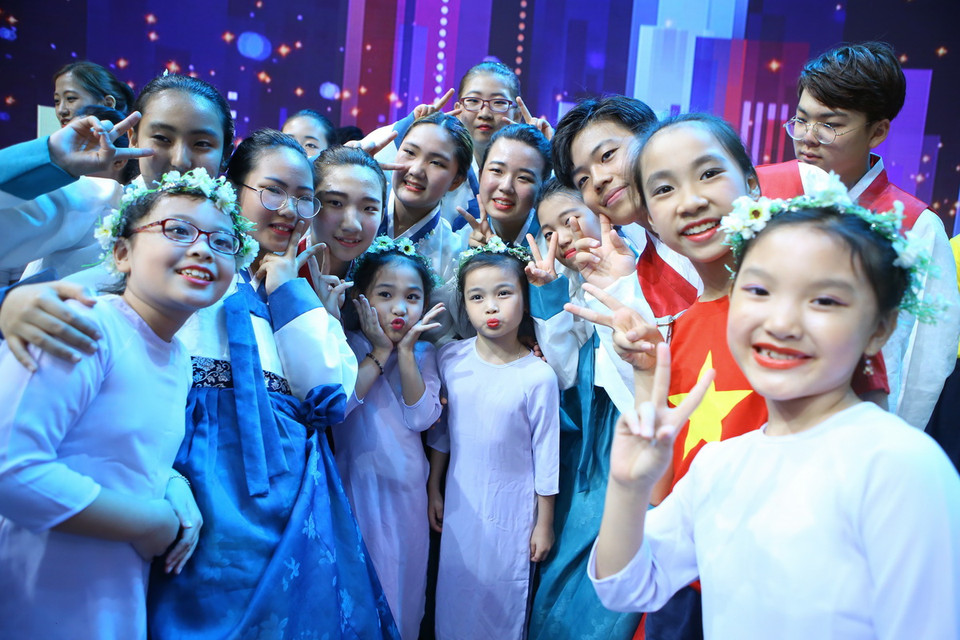  Tiết mục biểu diễn của thiếu nhi ASEAN trong đêm khai mạc. (Ảnh: Minh Quyết/TTXVN)
