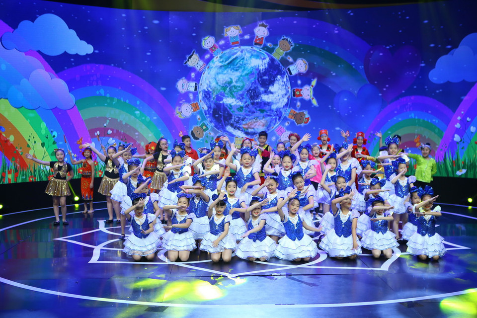 Tiết mục biểu diễn của thiếu nhi ASEAN trong đêm khai mạc. (Ảnh: Minh Quyết/TTXVN)