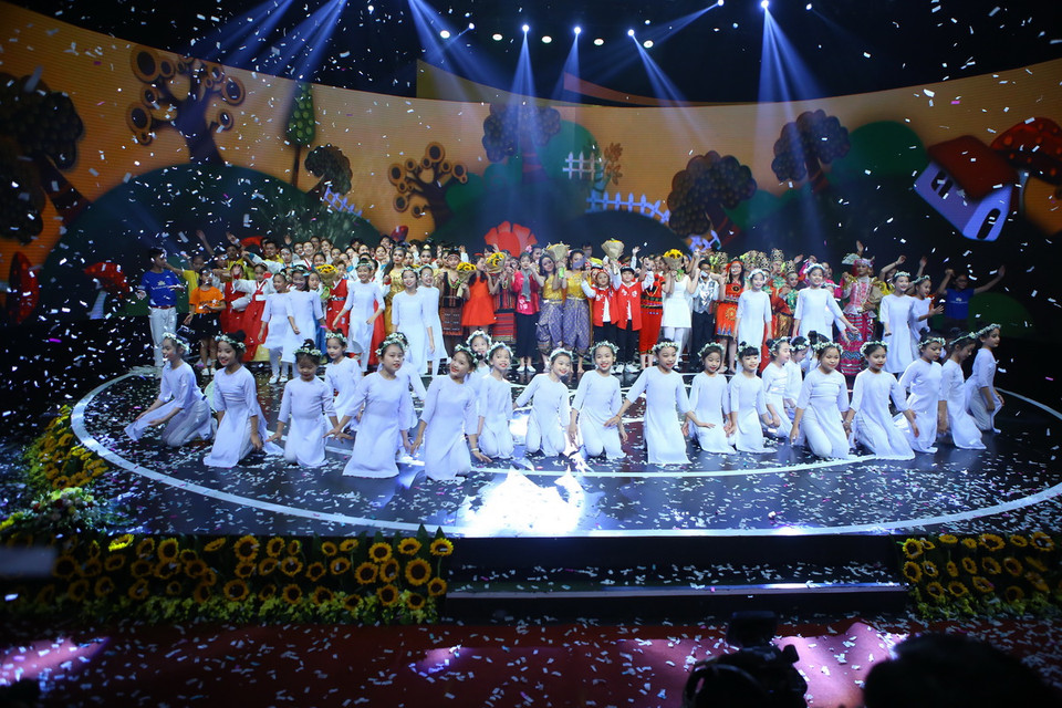  Tiết mục biểu diễn của thiếu nhi ASEAN trong đêm khai mạc. (Ảnh: Minh Quyết/TTXVN)