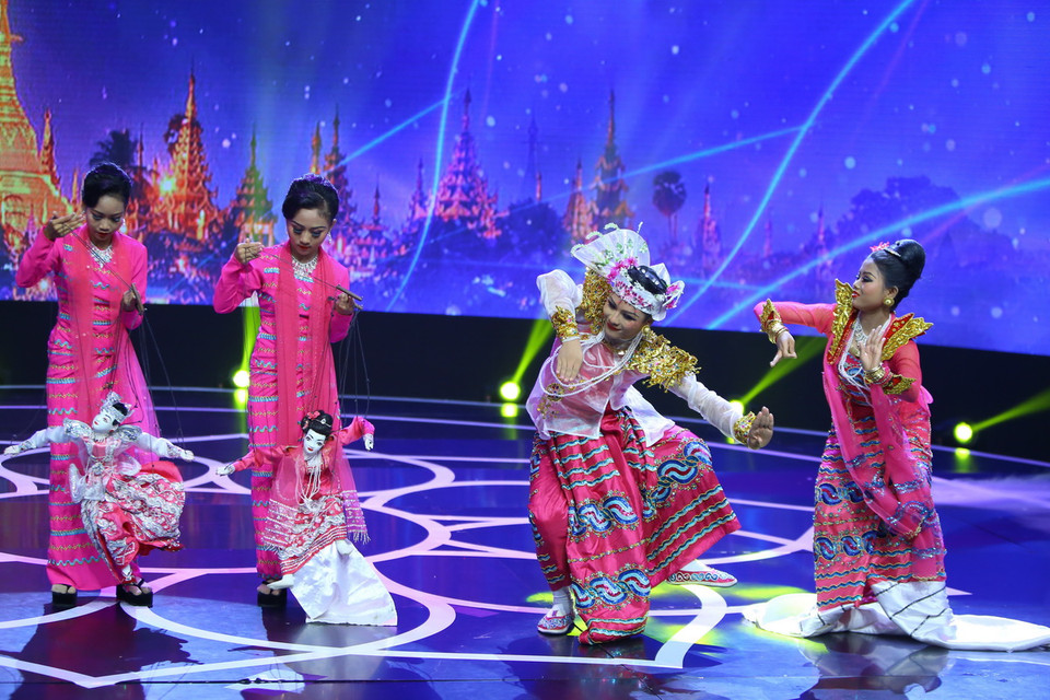  Tiết mục biểu diễn của thiếu nhi ASEAN trong đêm khai mạc. (Ảnh: Minh Quyết/TTXVN)