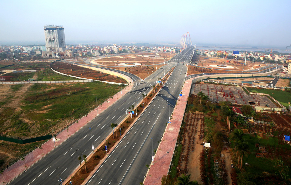 Đường nối cầu Nhật Tân bên phía quận Tây Hồ. (Ảnh: Huy Hùng/TTXVN) 