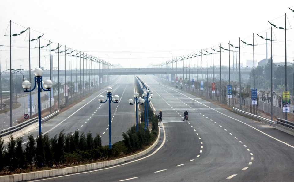 Đường nối cầu Nhật Tân đến sây bay Quốc tế Nội Bài dài 12,1km, vận tốc thiết kế 80km/giờ, được mang tên Đường Võ Nguyên Giáp. (Ảnh: Trọng Đạt/TTXVN)