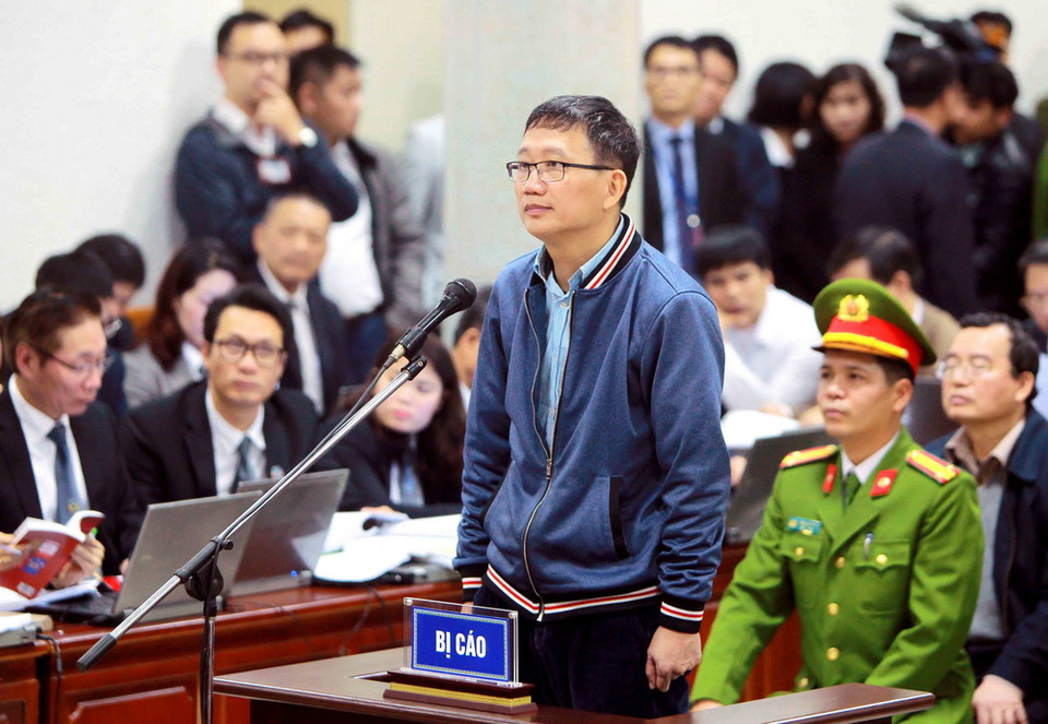  Bị cáo Trịnh Xuân Thanh, nguyên Chủ tịch Hội đồng quản trị, Tổng Giám đốc PVC trả lời Hội đồng xét xử tại phần kiểm tra căn cước. (Ảnh: An Đăng/TTXVN)