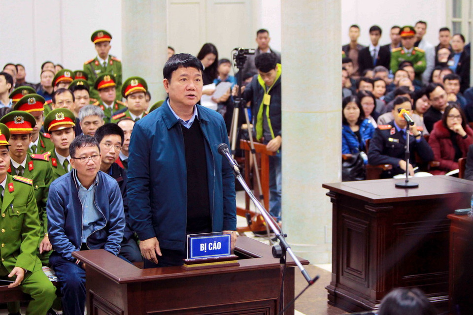 Bị cáo Đinh La Thăng, nguyên Chủ tịch Hội đồng thành viên PVN phát biểu trước tòa. (Nguồn: TTXVN)