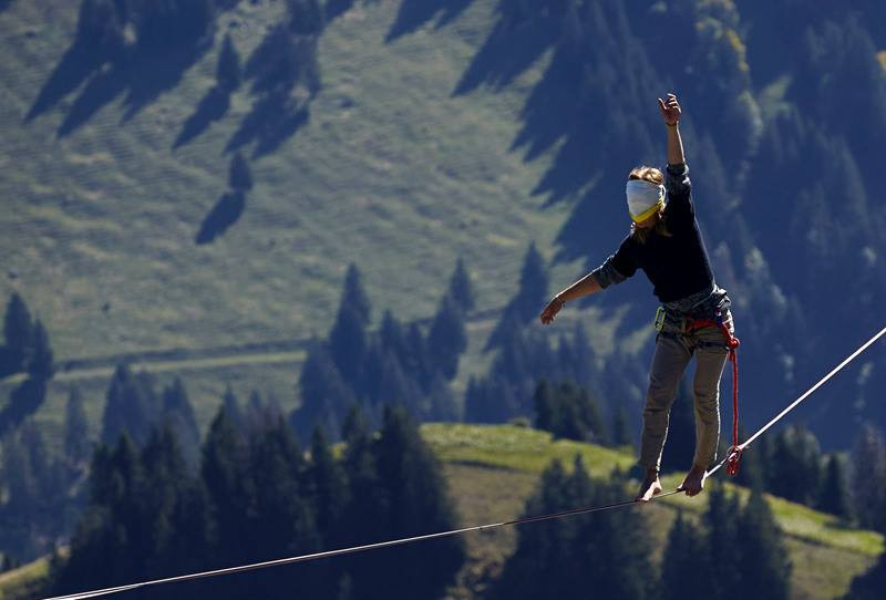 Bắt đầu từ ngày 24/9, những vận động viên đi trên dây giỏi nhất châu Âu đã tới Moleson, một trong những ngọn núi thuộc dãy Prealp của Thụy Sĩ để tham gia sự kiện diễn ra trong 4 ngày. (Nguồn: CCTVNews)