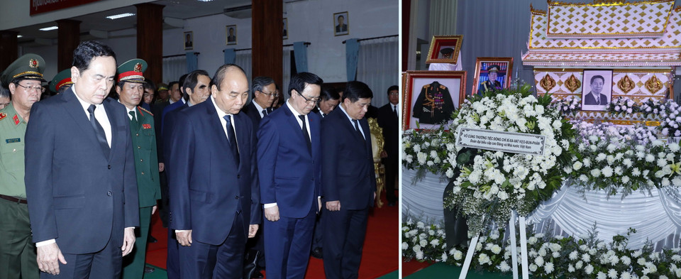 Thủ tướng Nguyễn Xuân Phúc và đoàn đại biểu cấp cao Đảng và Nhà nước Việt Nam viếng đồng chí Sisavath Keobounphanh. (Ảnh: Thống Nhất/TTXVN)