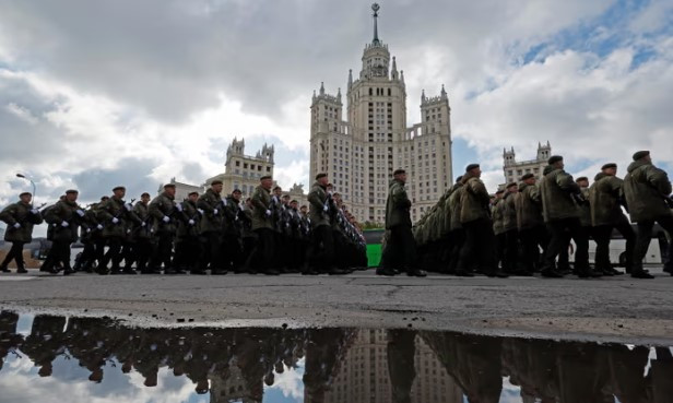 Duyệt binh kỷ niệm Ngày Chiến thắng ở Thủ đô Moskva (Nga), ngày 9/5/2024. (Ảnh: The Guardian)