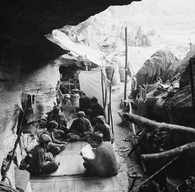 Các chiến sĩ trên mặt trận Hà Tuyên. (Ảnh: Minh Lộc/ TTXVN)