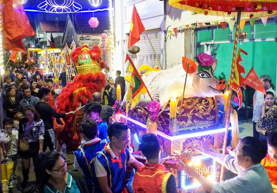 Hàng năm cứ đến ngày 13 tháng giêng Âm lịch, làng La Phù, huyện Hoài Đức (Hà Nội) lại rộn ràng Lễ hội rước Ông lợn truyền thống. (Ảnh: Danh Lam/TTXVN)