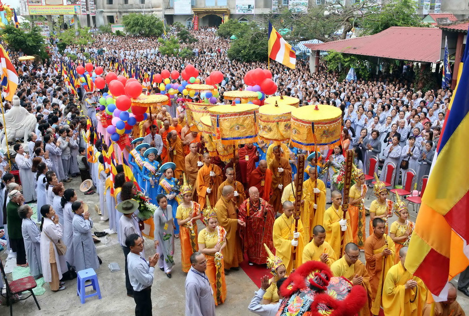 Các đoàn rước tại lễ hội. (Ảnh: Trần Lê Lâm/TTXVN)