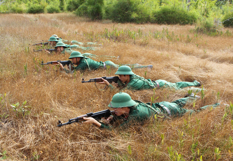 Bộ đội Biên phòng tỉnh Đắk Lắk luyện tập, sẵn sàng chiến đấu trong mọi tình huống. (Ảnh: Dương Giang/TTXVN)