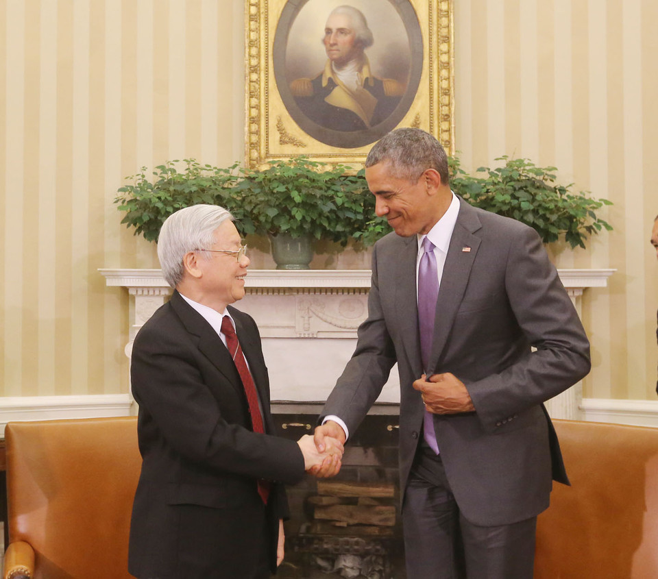 Tổng thống Hoa Kỳ Barack Obama đón Tổng Bí thư Nguyễn Phú Trọng. (Ảnh : Trí Dũng/TTXVN)