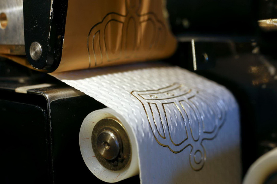 Giấy vệ sinh bằng vàng. (Nguồn: Reuters)