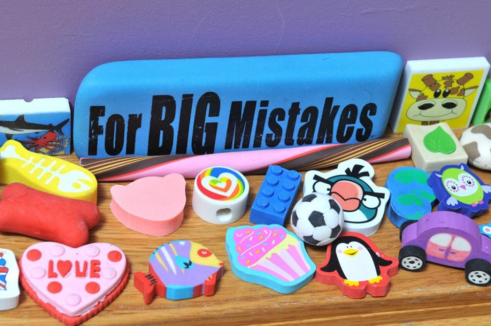 Matthew chia sẻ: 'Việc sưu tập bắt đầu dễ dàng nhưng khi em đã có nhiều thì việc sưu tập lại trở nên khó khăn hơn.' (Nguồn: CCTVNews)