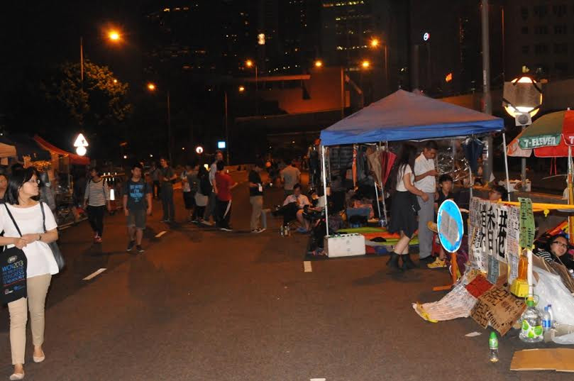 Khu lều trại của người biểu tình trên đường Hacourt Road.